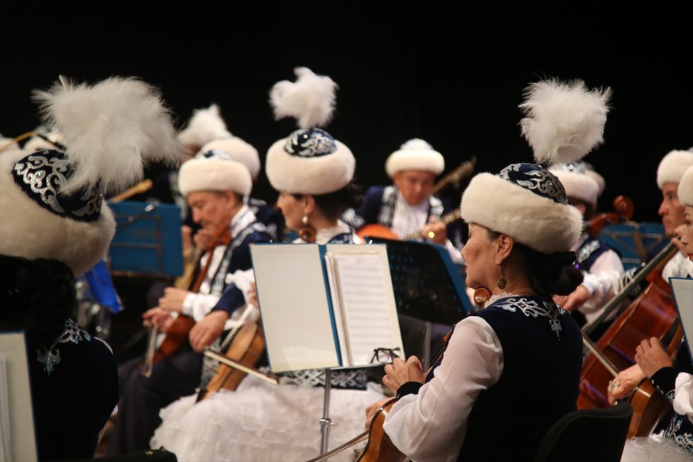 Tattimbet Akademik Halk Çalgıları Orkestrası konser verdi