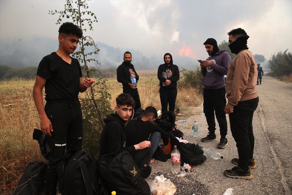 Yunanistan'a kaçan mülteciler, yangınlarda kapana kısıldı