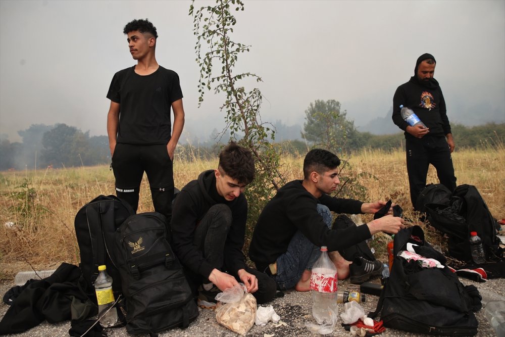 Yunanistan'a kaçan mülteciler, yangınlarda kapana kısıldı