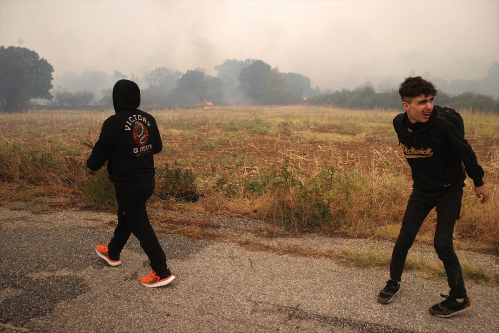 Yunanistan'a kaçan mülteciler, yangınlarda kapana kısıldı