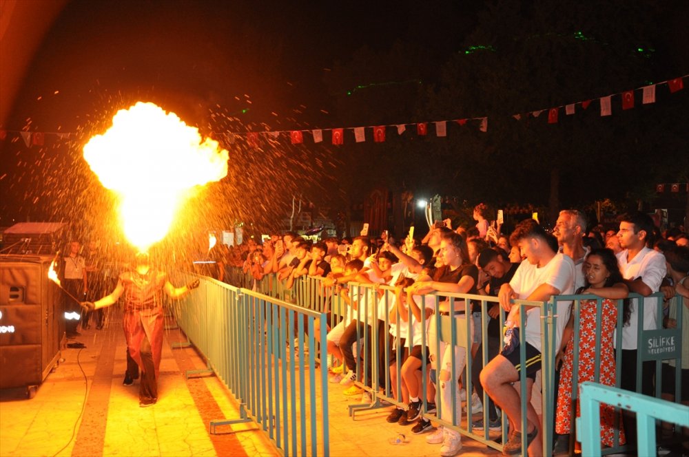 Mersin'de 50. Uluslararası Silifke Müzik ve Folklor Festivali başladı