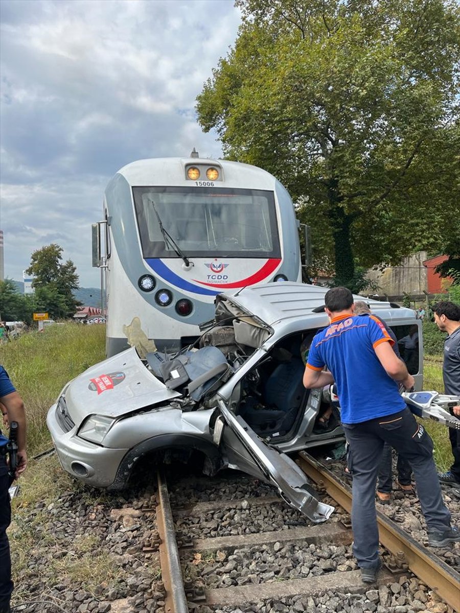 Tren-omotobil kazasında 1 kişi ağır yaralandı