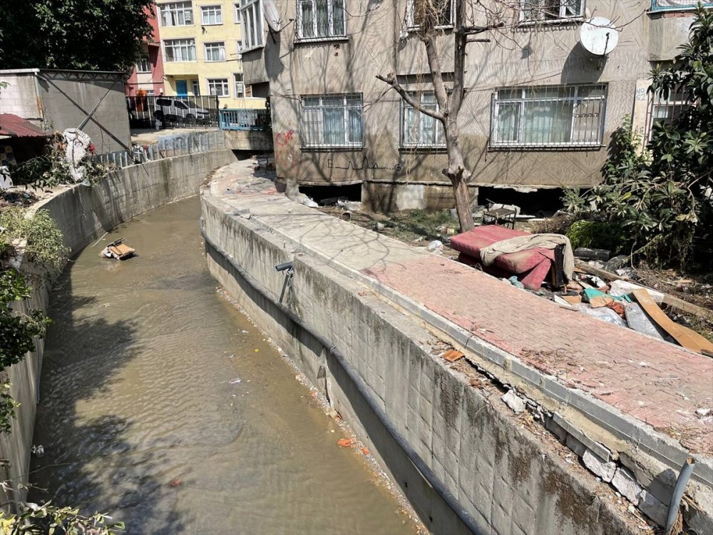 İstanbul'da selin yaşandığı bölgelerde temizlik çalışmaları sürüyor