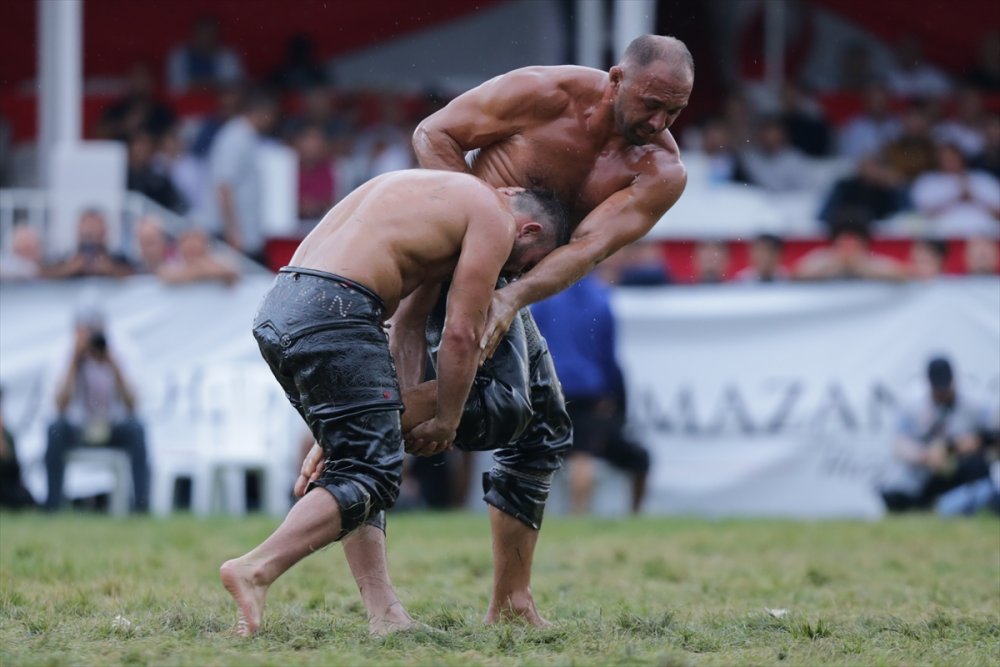 671. Tarihi Elmalı Yağlı Güreşleri'nde başpehlivanlığı Ali Gürbüz kazandı