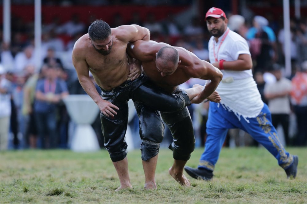 671. Tarihi Elmalı Yağlı Güreşleri'nde başpehlivanlığı Ali Gürbüz kazandı
