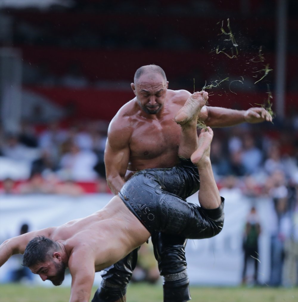 671. Tarihi Elmalı Yağlı Güreşleri'nde başpehlivanlığı Ali Gürbüz kazandı