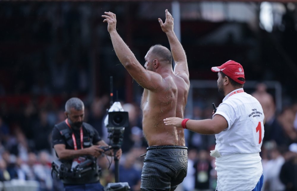 671. Tarihi Elmalı Yağlı Güreşleri'nde başpehlivanlığı Ali Gürbüz kazandı