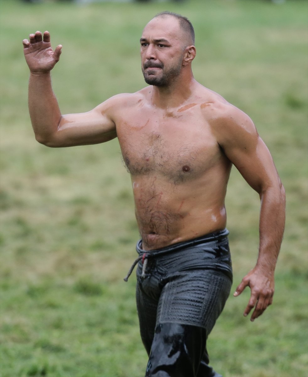 671. Tarihi Elmalı Yağlı Güreşleri'nde başpehlivanlığı Ali Gürbüz kazandı