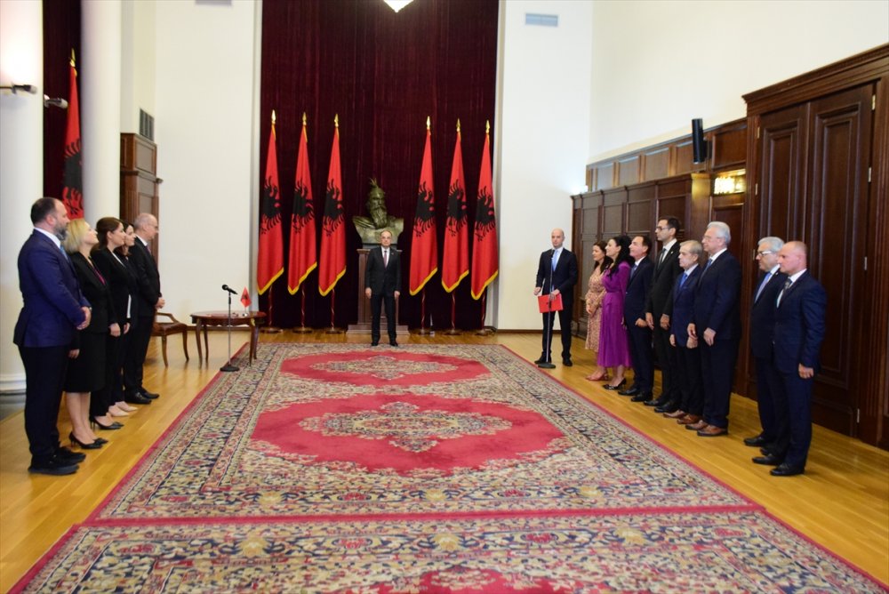 Arnavutluk’ta yeni bakanlar yemin etti