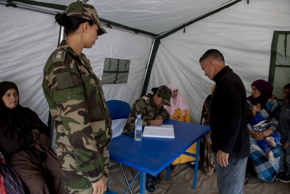 Fas'ta depremzedeler için sahra hastaneleri kuruldu
