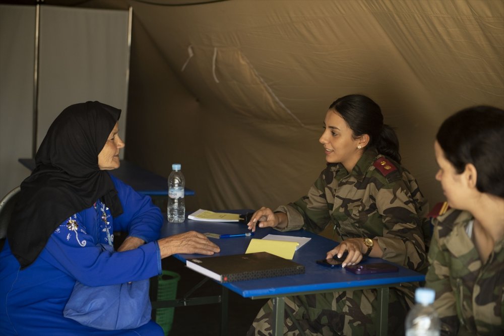 Fas'ta depremzedeler için sahra hastaneleri kuruldu