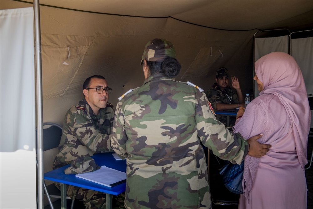 Fas'ta depremzedeler için sahra hastaneleri kuruldu