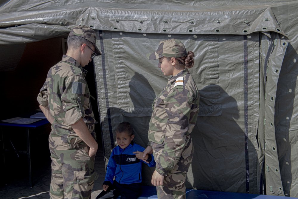 Fas'ta depremzedeler için sahra hastaneleri kuruldu