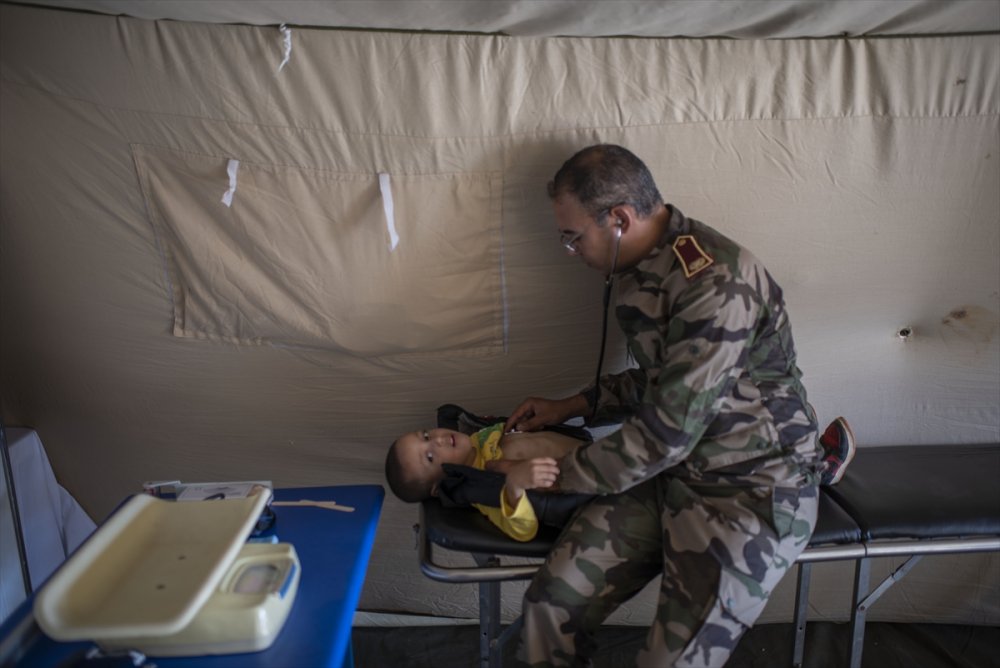 Fas'ta depremzedeler için sahra hastaneleri kuruldu