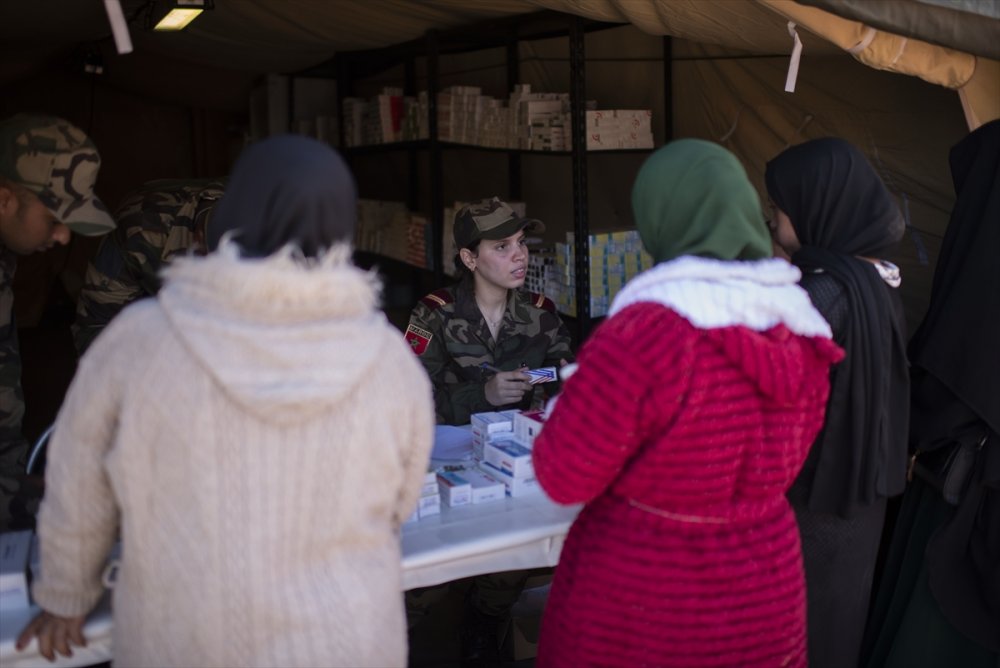 Fas'ta depremzedeler için sahra hastaneleri kuruldu