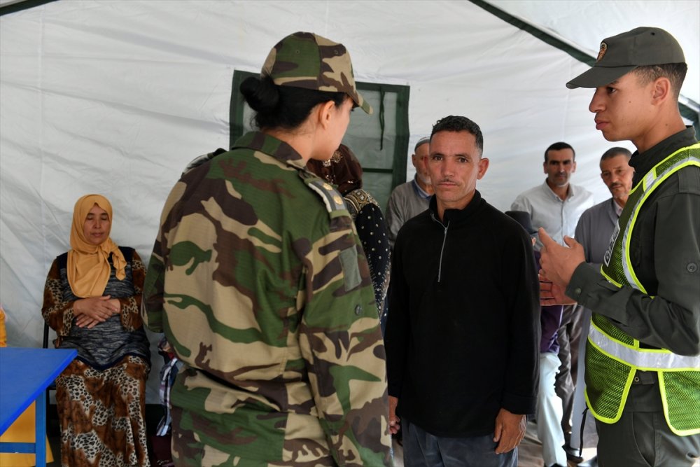 Fas'ta depremzedeler için sahra hastaneleri kuruldu