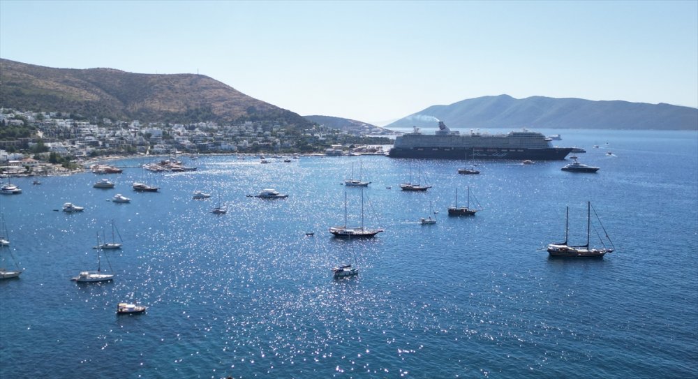 Bodrum'a "Mein Schiff 5" kruvaziyeriyle 2 bin 601 turist geldi