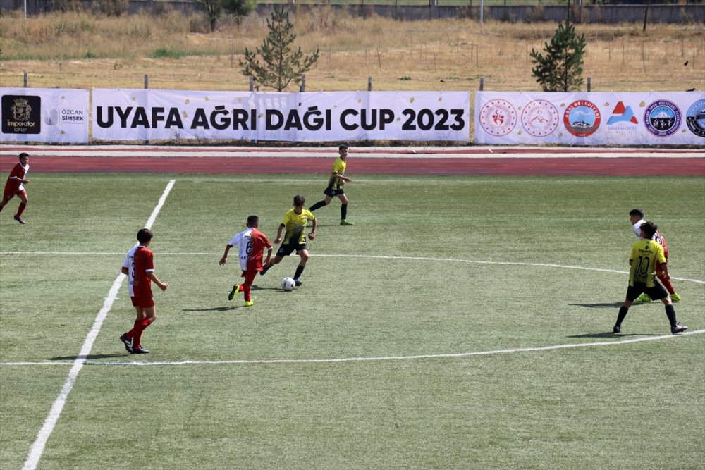 Depremzede çocukların yer aldığı futbol turnuvası başladı