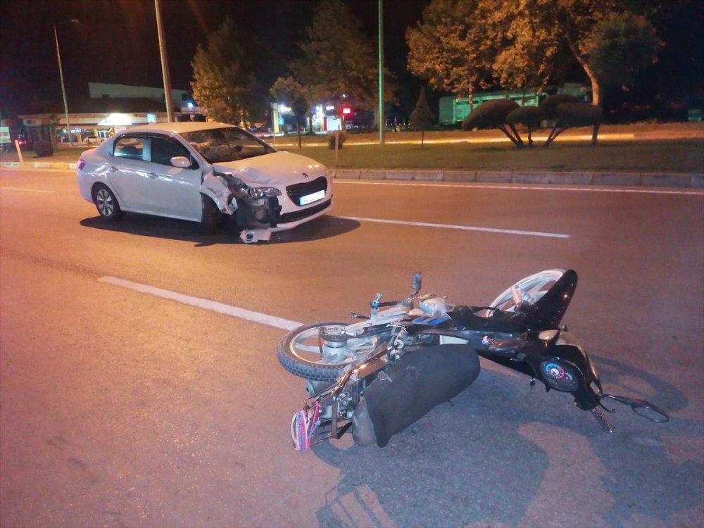 Tokat'ta otomobilin çarptığı motosikletin sürücüsü ağır yaralandı