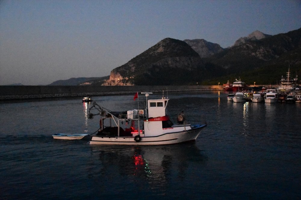 Akdenizli balıkçılar denize açıldı