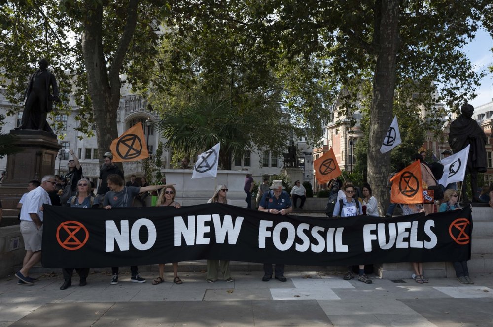 Londra'da fosil yakıta karşı gösteri düzenlendi