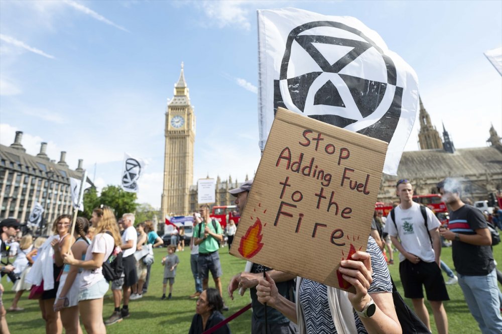 Londra'da fosil yakıta karşı gösteri düzenlendi