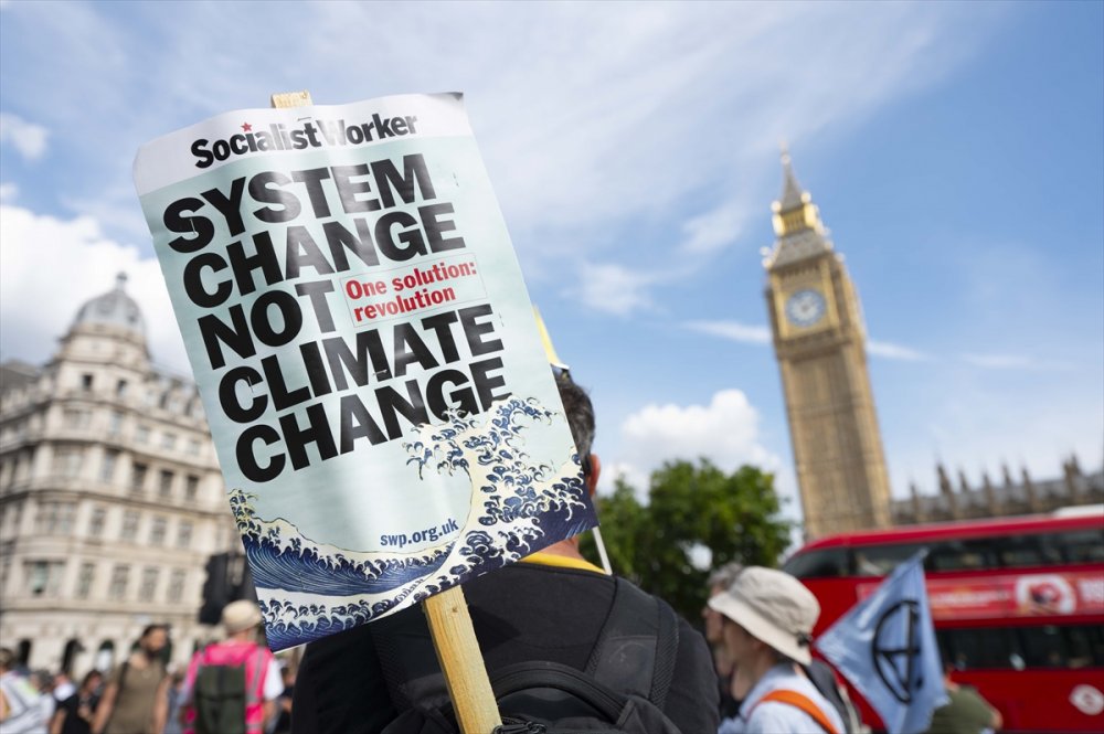 Londra'da fosil yakıta karşı gösteri düzenlendi