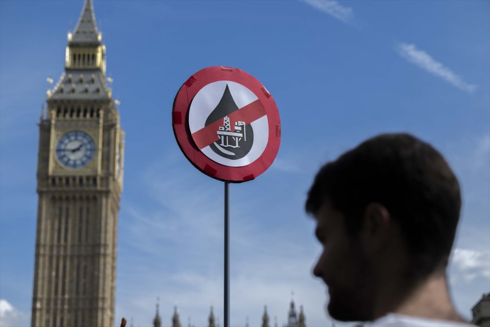Londra'da fosil yakıta karşı gösteri düzenlendi