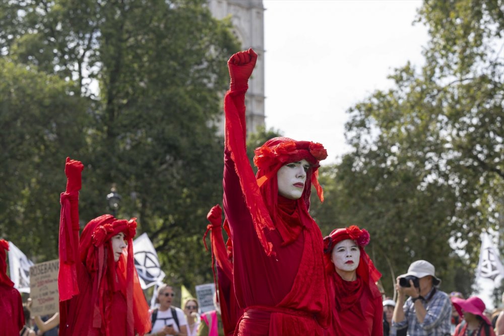 Londra'da fosil yakıta karşı gösteri düzenlendi