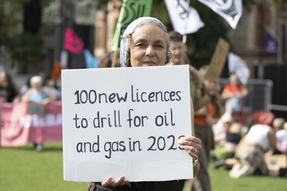 Londra'da fosil yakıta karşı gösteri düzenlendi