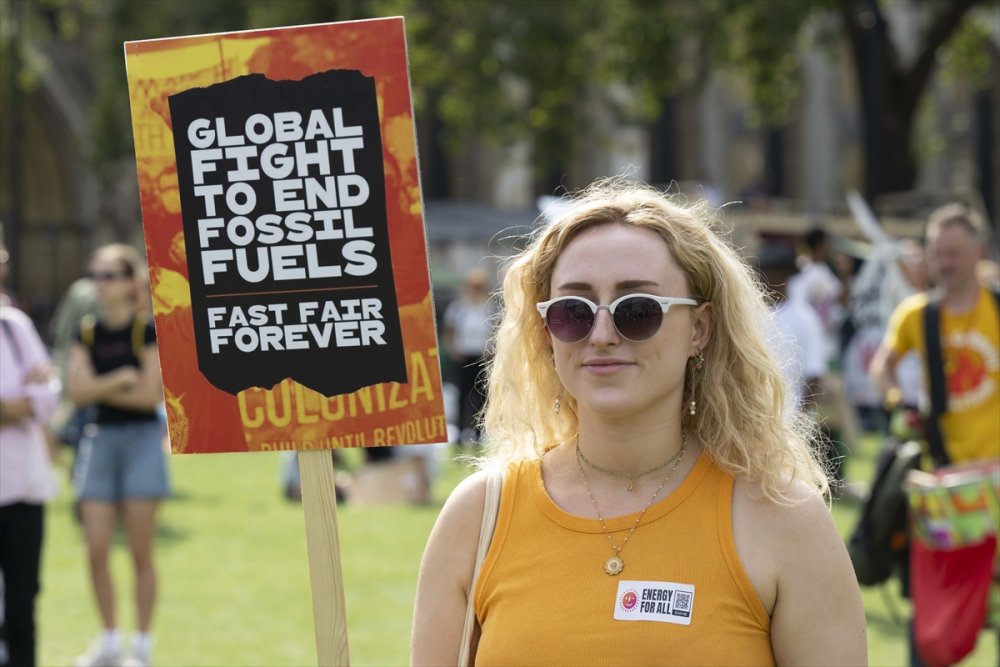 Londra'da fosil yakıta karşı gösteri düzenlendi