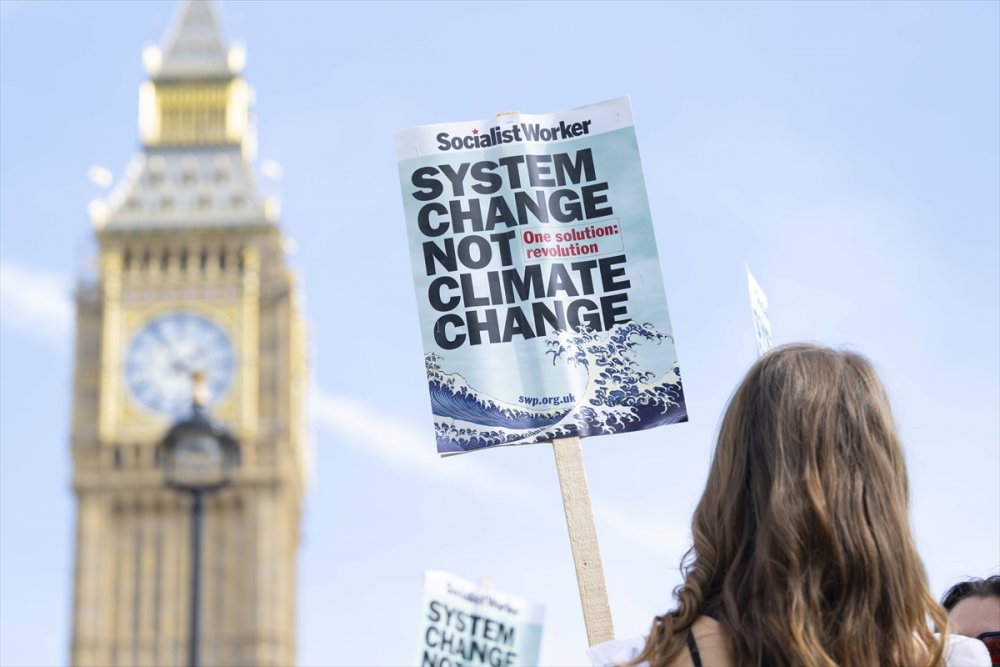 Londra'da fosil yakıta karşı gösteri düzenlendi