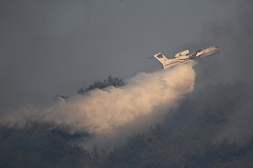 İzmir'deki orman yangınına müdahale eden helikopter baraja düştü