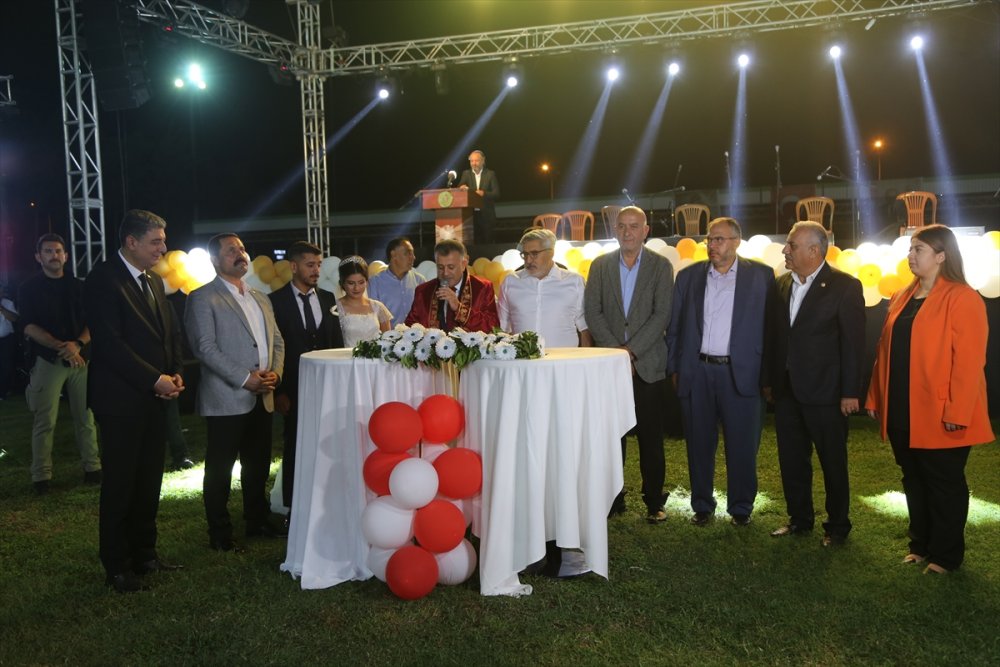 Vakıflar Hatay'da 100 depremzede çifti nikah için sevindirdi