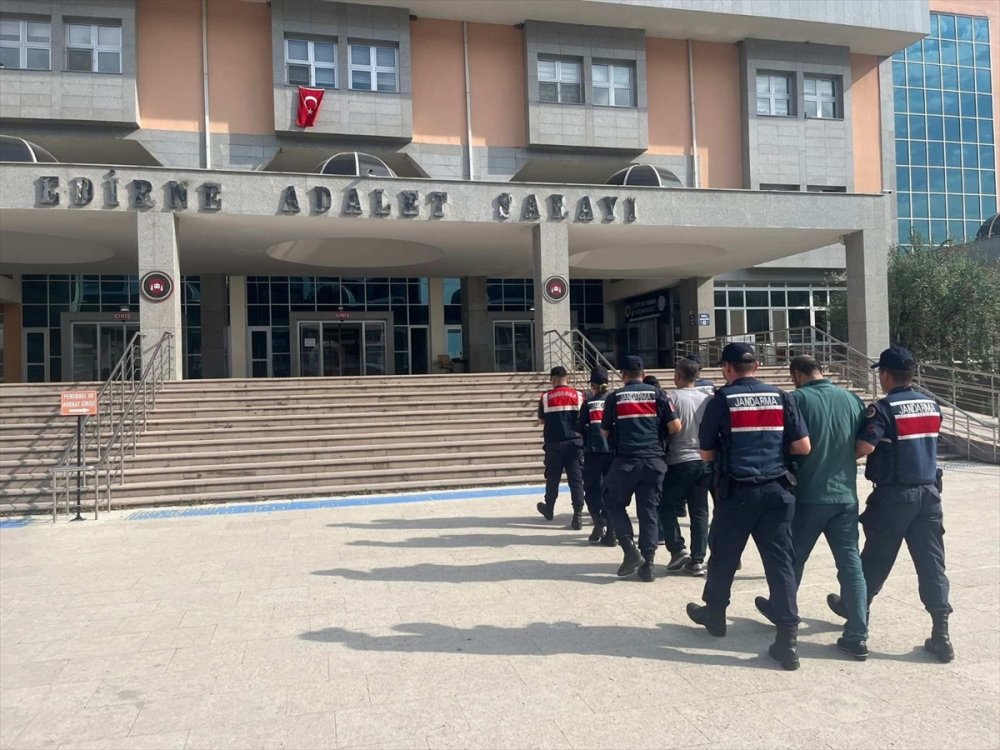 Edirne'de 2 haftada 81 insan kaçakçısı yakalandı