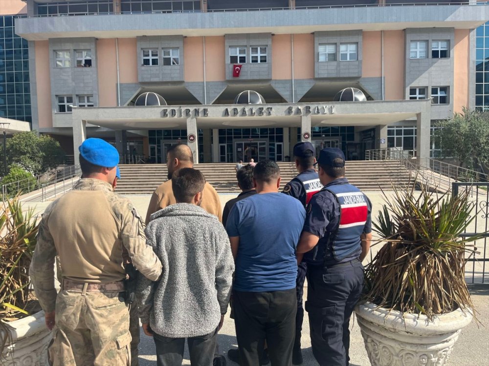 Edirne'de 2 haftada 81 insan kaçakçısı yakalandı