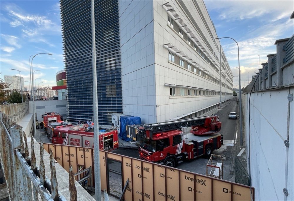 Ümraniye'de Eğitim ve Araştırma Hastanesin'de çıkan yangın söndürüldü