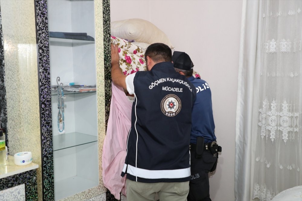 Mülteci kaçakçılığı yapan 3 kişi tutuklandı