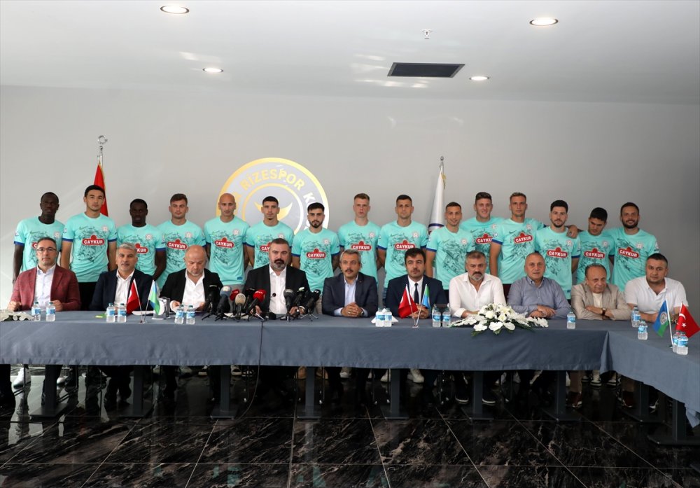 Çaykur Rizespor'da 15 yeni transferler tanıtıldı