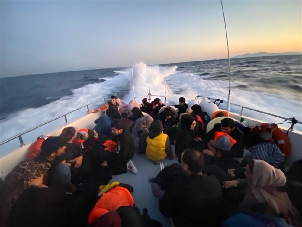 İzmir açıklarında 270 düzensiz göçmen yakalandı