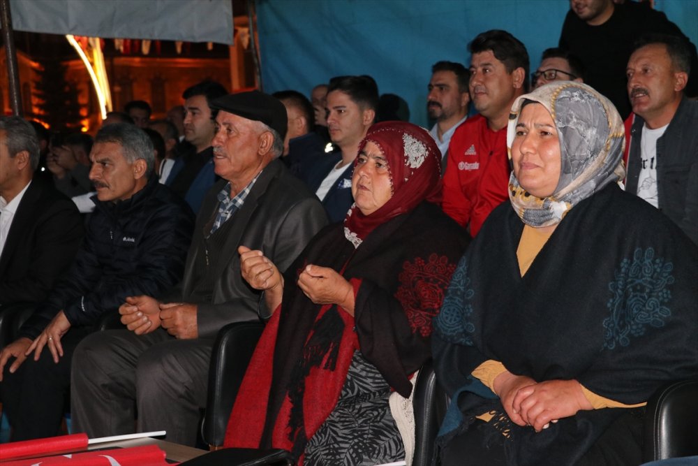 Milli güreşçi Rıza Kayaalp'in final maçını hemşehrileri dev ekrandan izledi