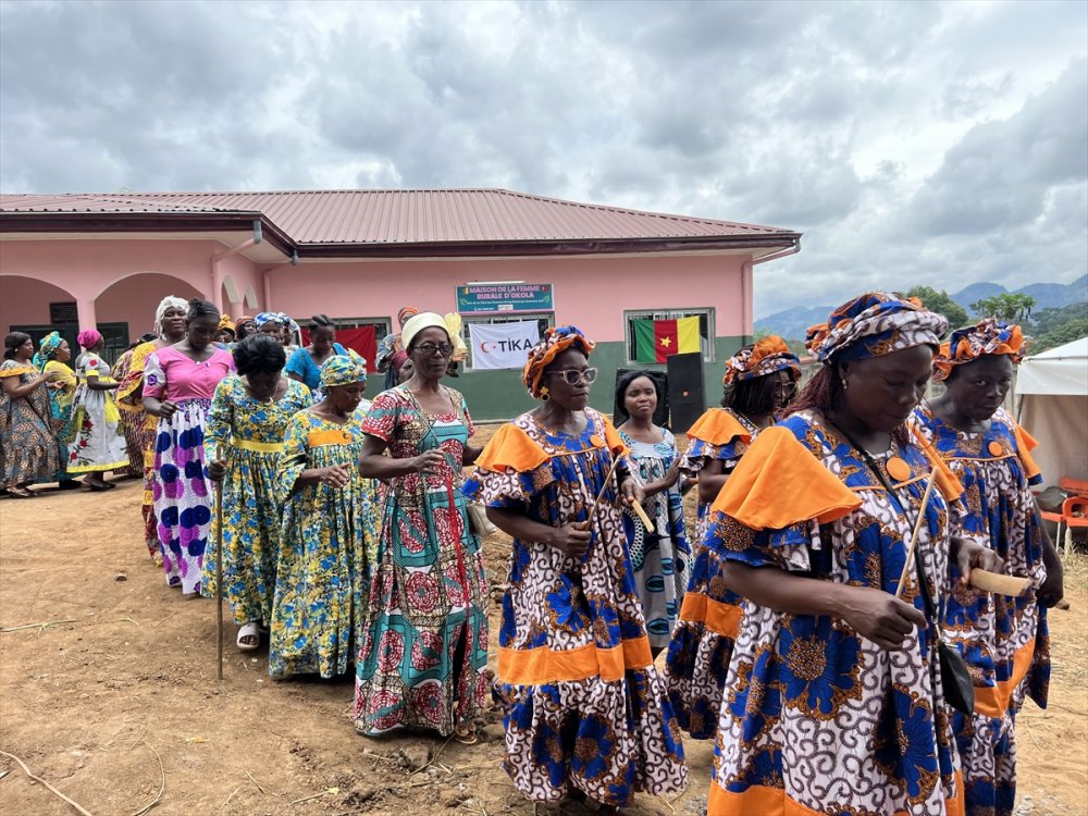 TİKA, Kamerun'da El Sanatları Merkezi ve Kadın Evi inşa etti