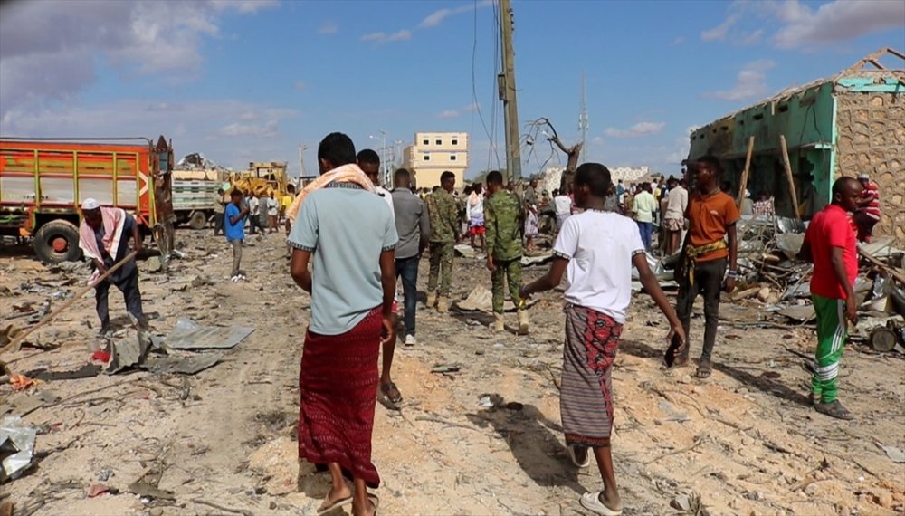 Bombalı araçla düzenlenen saldırıda en az 10 kişi yaşamını yitirdi