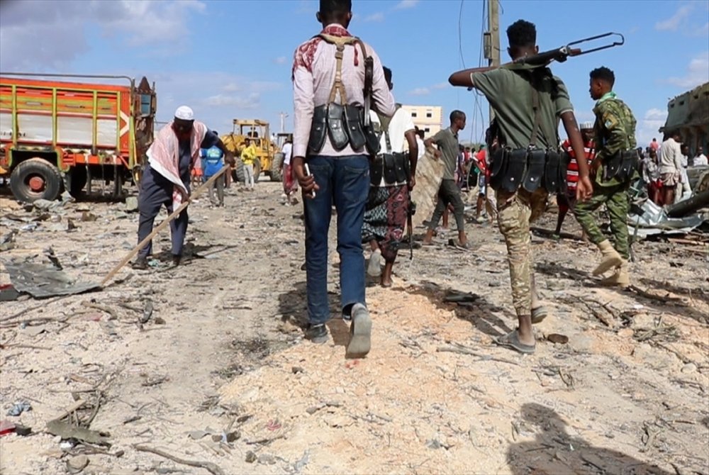 Bombalı araçla düzenlenen saldırıda en az 10 kişi yaşamını yitirdi