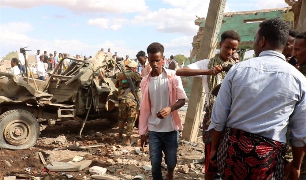 Bombalı araçla düzenlenen saldırıda en az 10 kişi yaşamını yitirdi