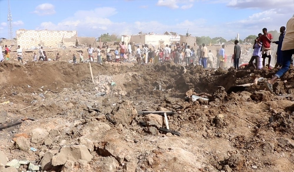 Bombalı araçla düzenlenen saldırıda en az 10 kişi yaşamını yitirdi