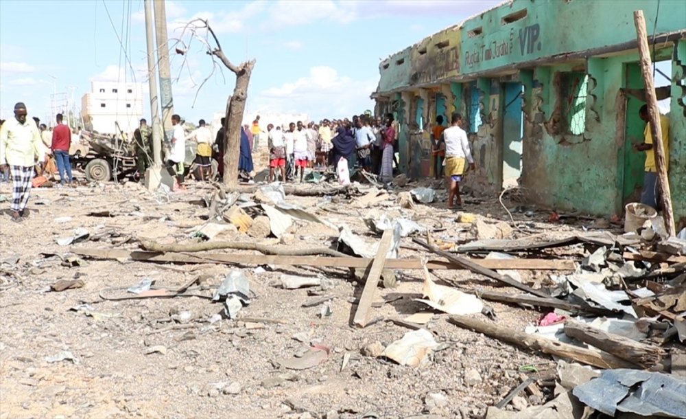 Bombalı araçla düzenlenen saldırıda en az 10 kişi yaşamını yitirdi