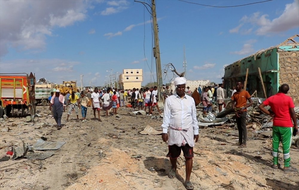 Bombalı araçla düzenlenen saldırıda en az 10 kişi yaşamını yitirdi