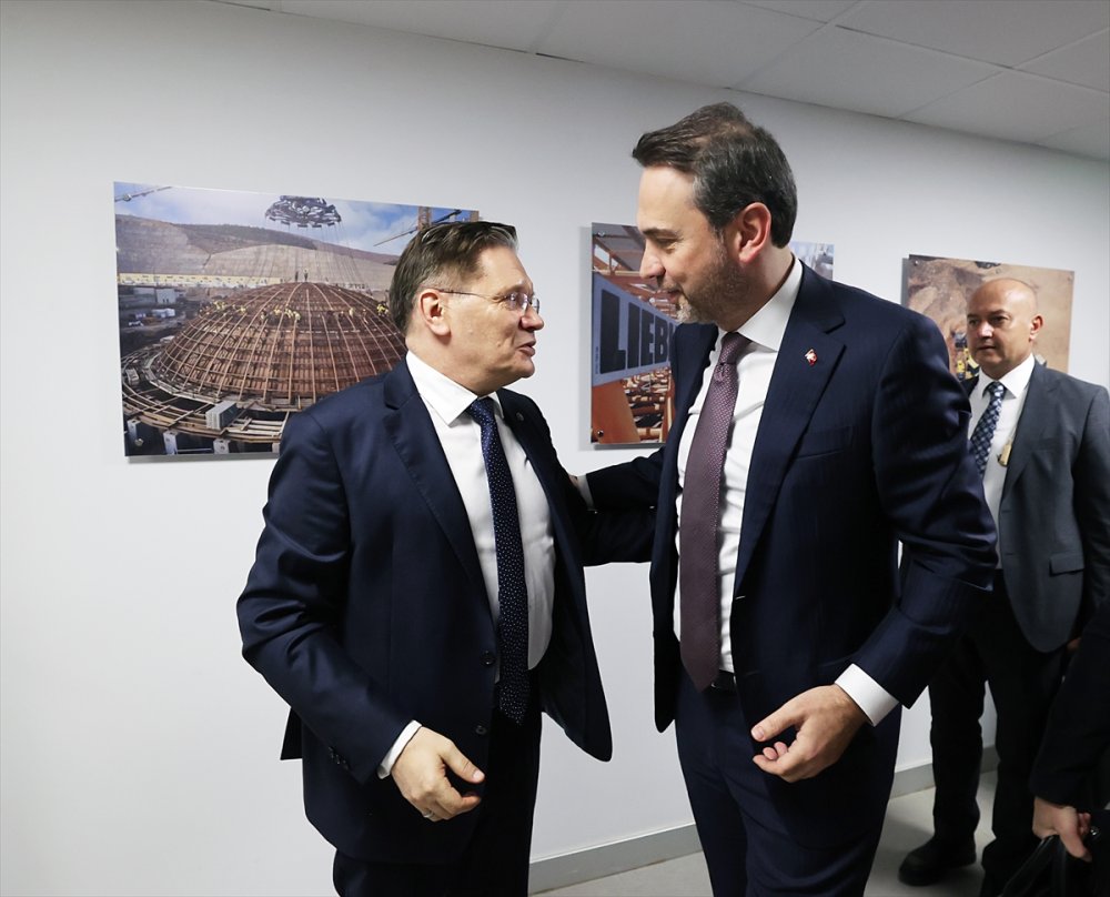 Bakan Bayraktar, Akkuyu NGS inşaat sahasında incelemede bulundu