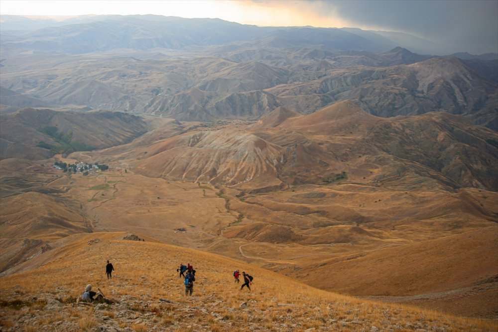 Kösedağı'na tırmanan dağcılar "Karabağ Azerbaycan'ındır" pankartı açtı